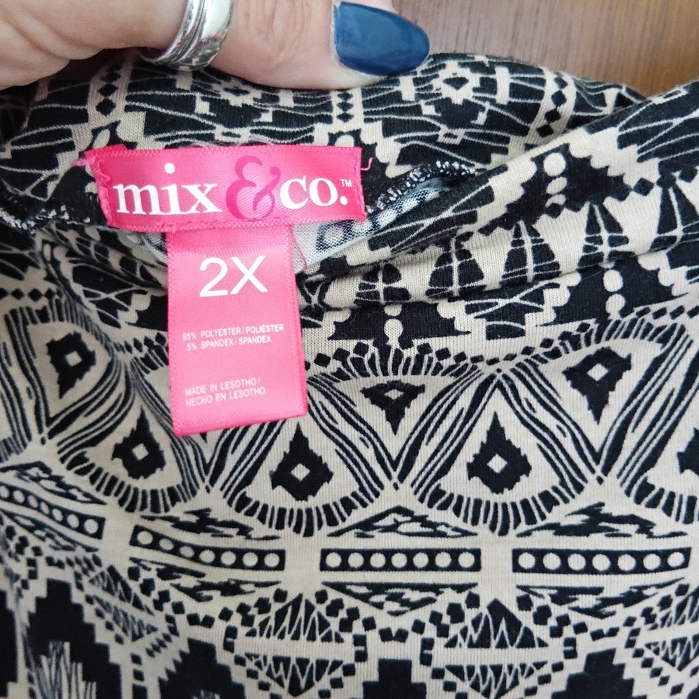Patterned Women's Skirt - Picture 3 of 3